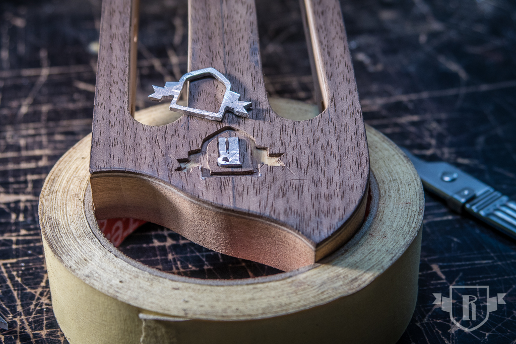Bau einer Guitarlele: #21 Kopfplattenlogo herstellen