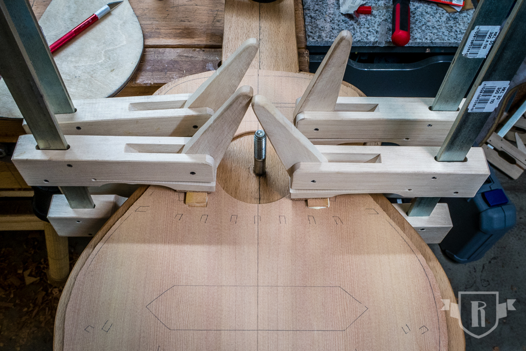 Bau einer Guitarlele: #10 Decke beleisten